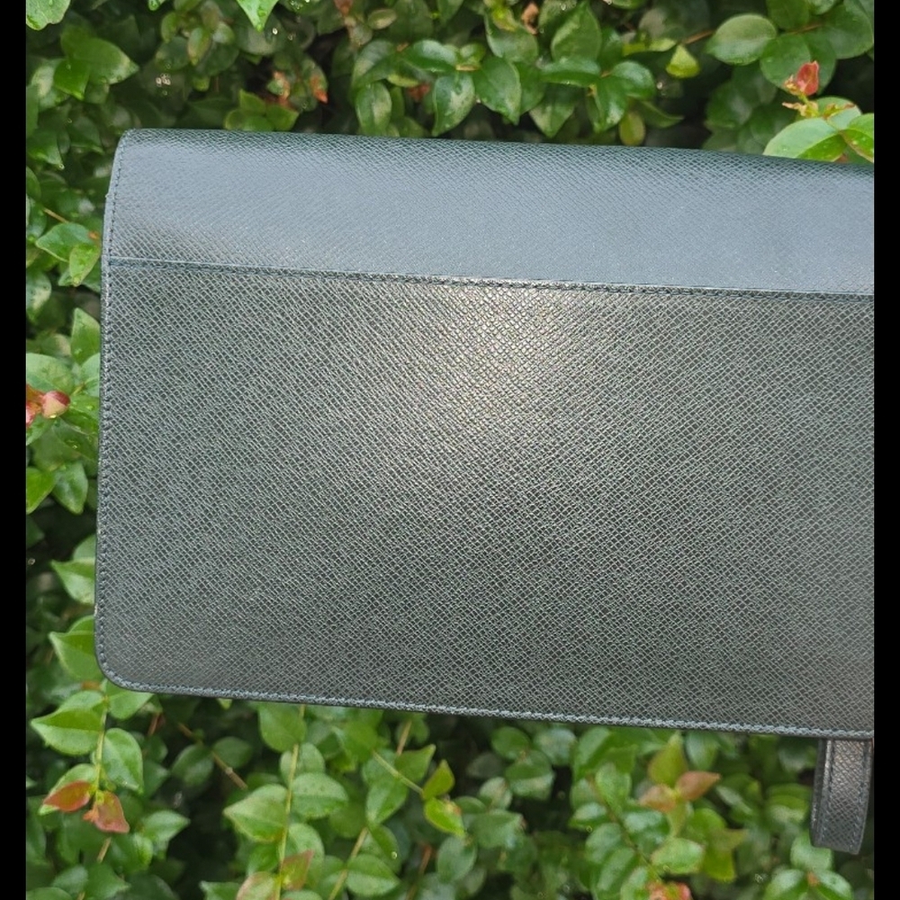LOUIS VUITTON Pochette Clutch Bag Green Taiga Leather - Picture 8 of 11